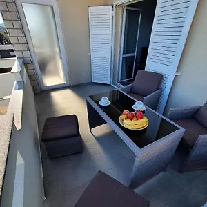 Apartment Crni, Kukljica